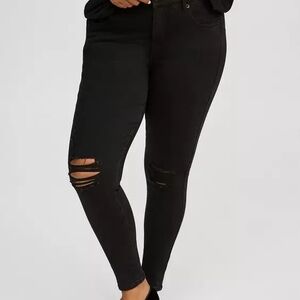 Torrid 18T Bombshell Black Distressed Skinny Jeans